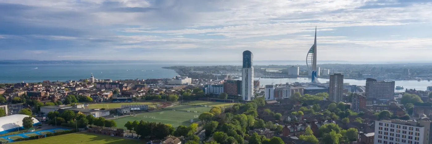 Foto oficial de Beca Chancellor's Global Academic Merit · University of Portsmouth (enero 2027), de University of Portsmouth